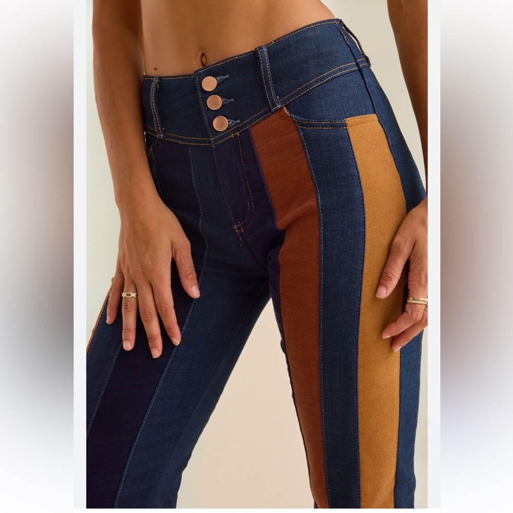 Altar'd State Daisy Suede Flare Jeans Size 28 NWOT Retail $89 - Picture 2 of 3